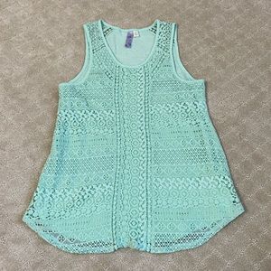 Mint colored tank with lace details (small)